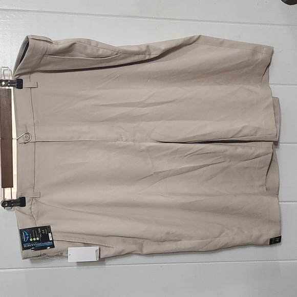NWT Roundtree & Yorke Mens Shorts Tan Flat Front Pockets Sz 44 Tall - Picture 1 of 8